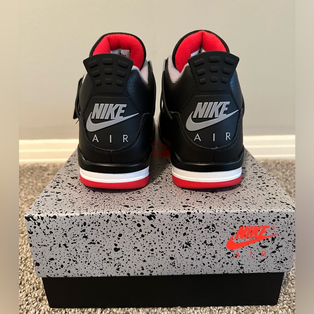 Men Air Jordan 4 Retro Black/Fire Red-Cement Grey New in Box Never Worn Size 9.5 - Picture 2 of 9